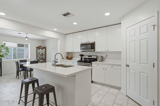 8042 S CALLE MOCTEZUMA --, Tempe, AZ 85283