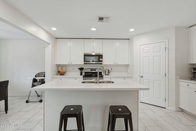 8042 S CALLE MOCTEZUMA --, Tempe, AZ 85283