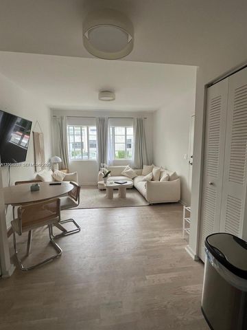 810 7th St 103, Miami Beach, FL 33139