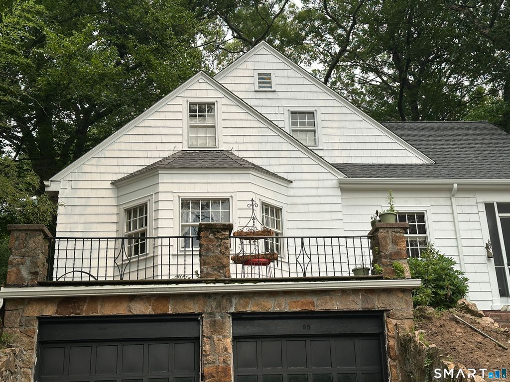 95 Hemlock Road, New Haven, CT 06511