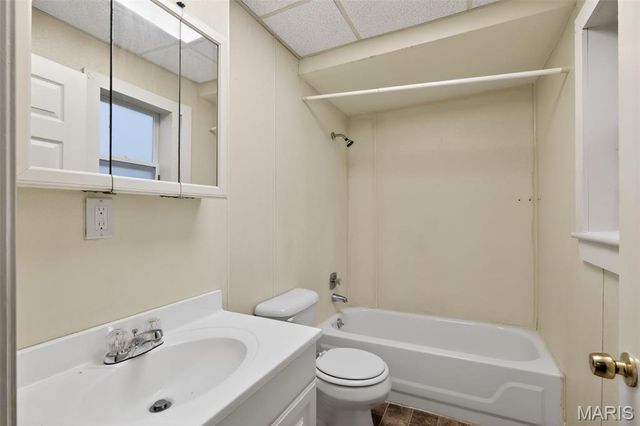 7724 Trenton Avenue, University City, MO 63130