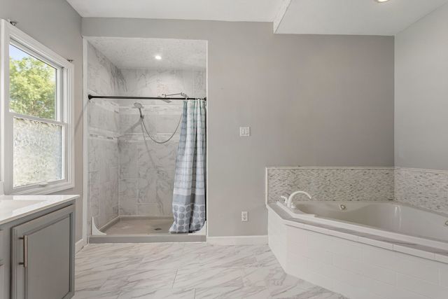 1511 River Bluff Court, Mahomet, IL 61853