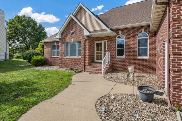 1511 River Bluff Court, Mahomet, IL 61853