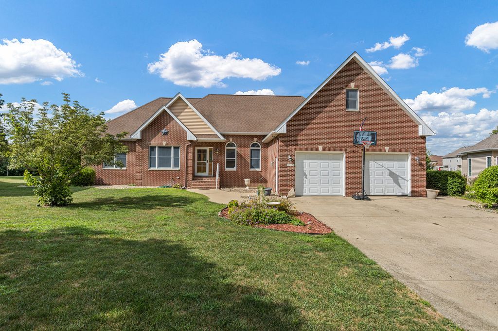 1511 River Bluff Court, Mahomet, IL 61853