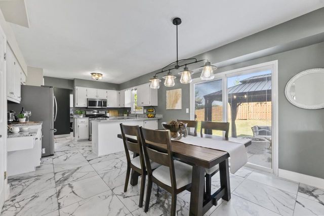 4135 S Regal Manor COURT, New Berlin, WI 53151