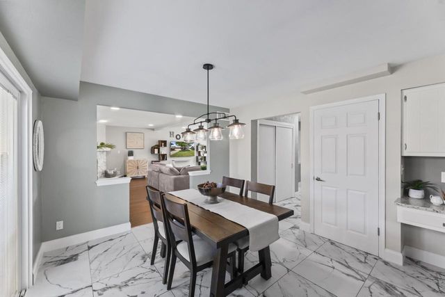 4135 S Regal Manor COURT, New Berlin, WI 53151