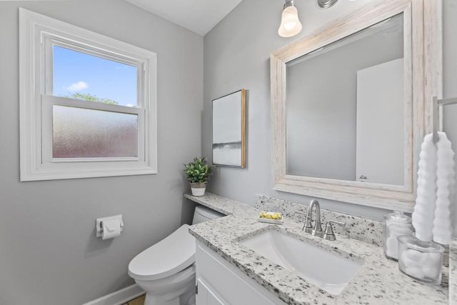 4135 S Regal Manor COURT, New Berlin, WI 53151