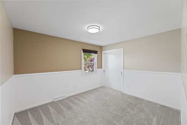 4135 S Regal Manor COURT, New Berlin, WI 53151