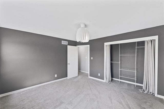 4135 S Regal Manor COURT, New Berlin, WI 53151