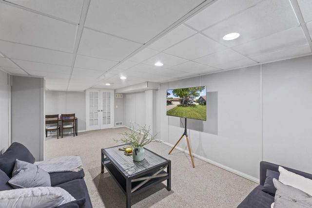 4135 S Regal Manor COURT, New Berlin, WI 53151