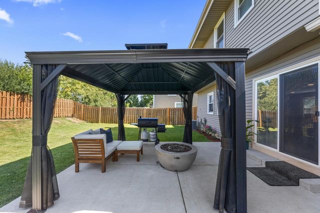 4135 S Regal Manor COURT, New Berlin, WI 53151