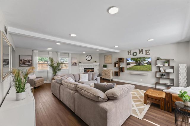 4135 S Regal Manor COURT, New Berlin, WI 53151