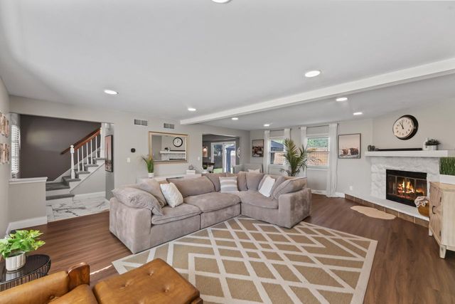 4135 S Regal Manor COURT, New Berlin, WI 53151