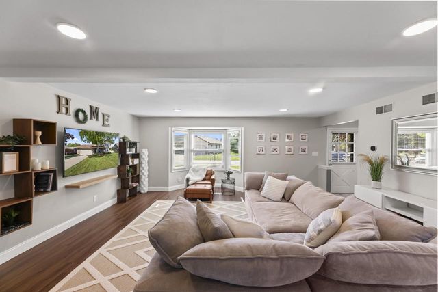 4135 S Regal Manor COURT, New Berlin, WI 53151