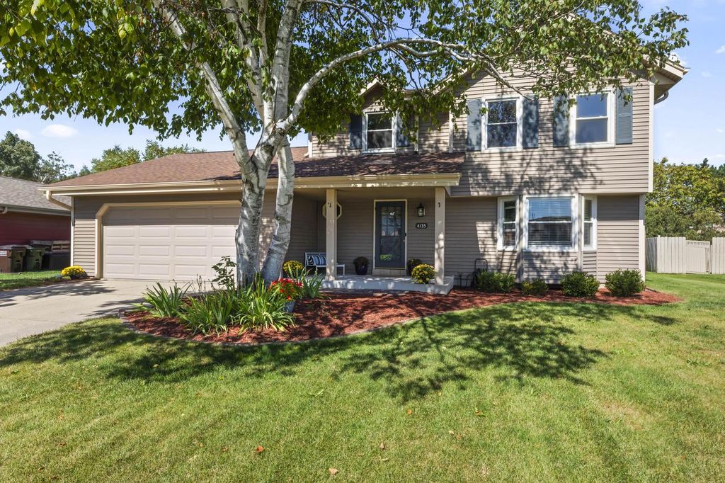 4135 S Regal Manor COURT, New Berlin, WI 53151