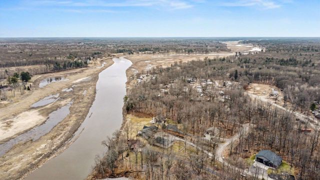 970 W Blueridge Drive, Sanford, MI 48657