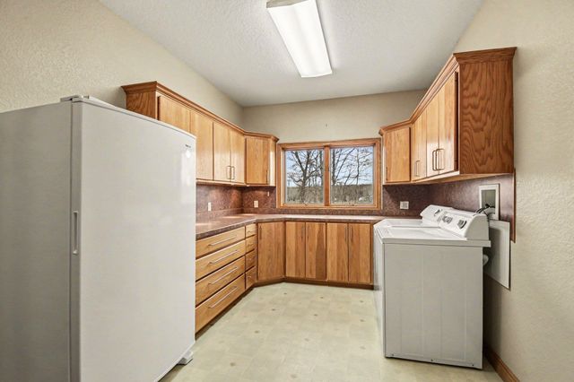 970 W Blueridge Drive, Sanford, MI 48657