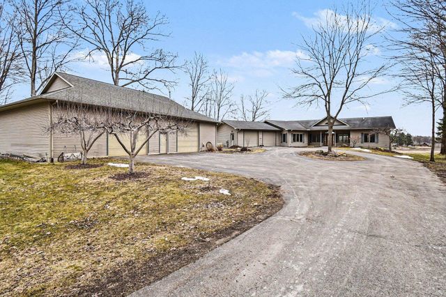 970 W Blueridge Drive, Sanford, MI 48657