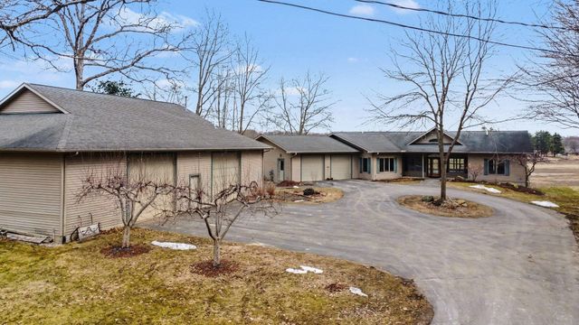 970 W Blueridge Drive, Sanford, MI 48657