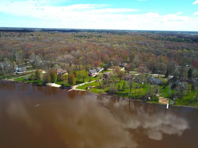 970 W Blueridge Drive, Sanford, MI 48657