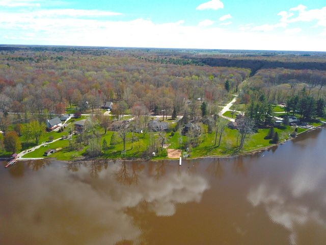 970 W Blueridge Drive, Sanford, MI 48657