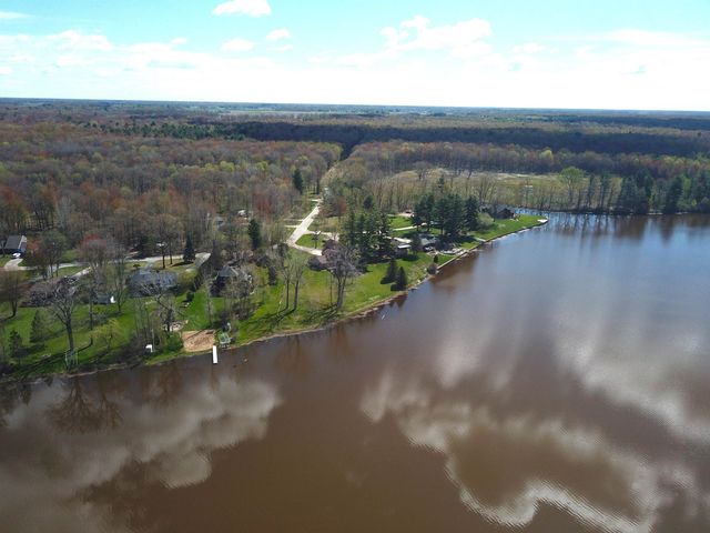970 W Blueridge Drive, Sanford, MI 48657