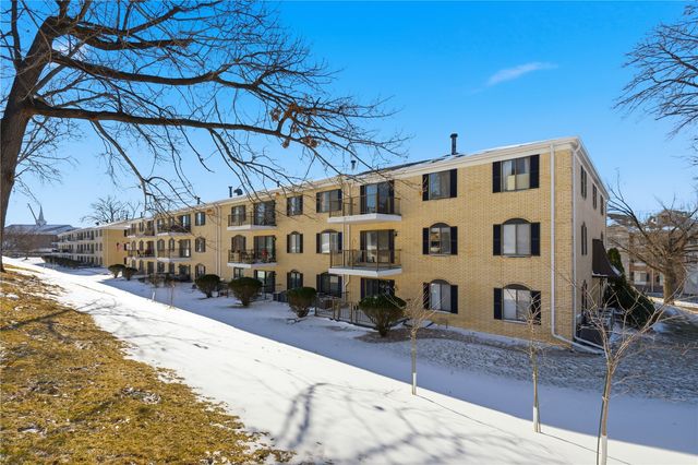 2131 1st Avenue NE 310, Cedar Rapids, IA 52403