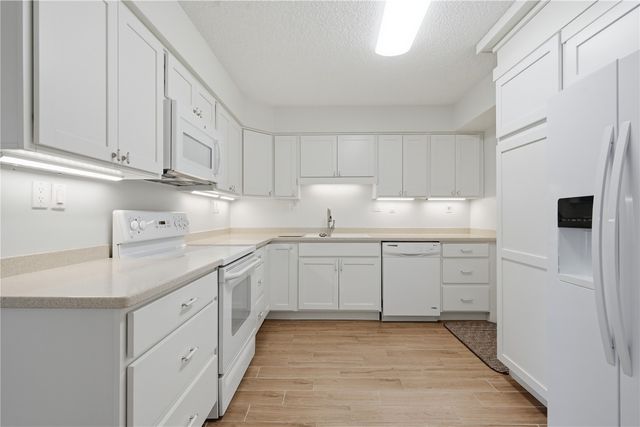 2131 1st Avenue NE 310, Cedar Rapids, IA 52403