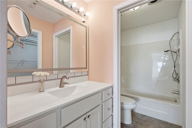 2131 1st Avenue NE 310, Cedar Rapids, IA 52403