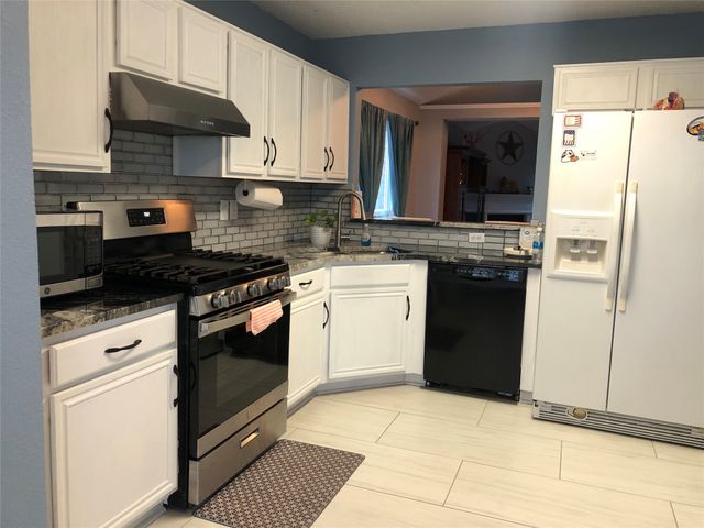 10236 CYPRESS HILLS Drive, Fort Worth, TX 76108