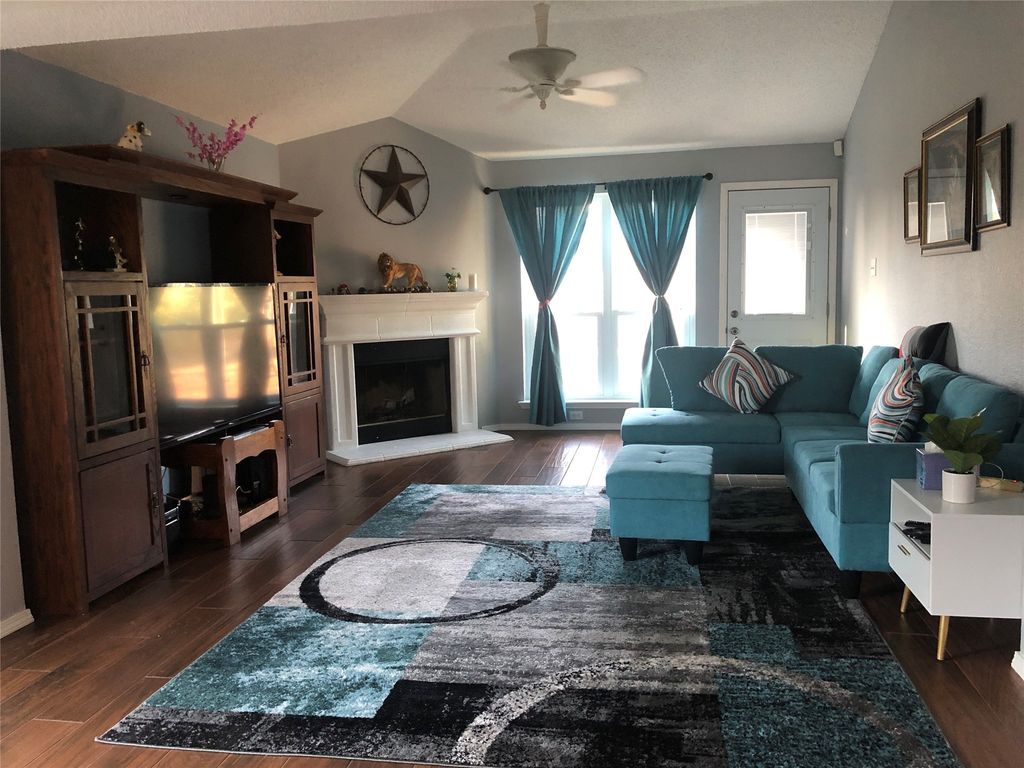 10236 CYPRESS HILLS Drive, Fort Worth, TX 76108