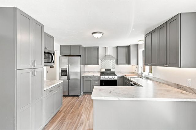 174 Bent St, Franklin, MA 02038