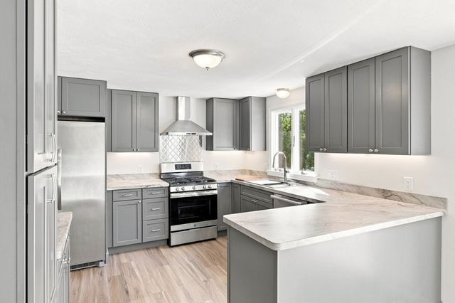 174 Bent St, Franklin, MA 02038