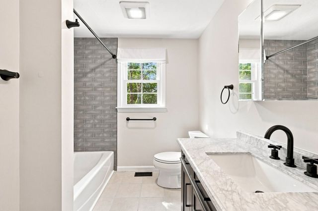 174 Bent St, Franklin, MA 02038