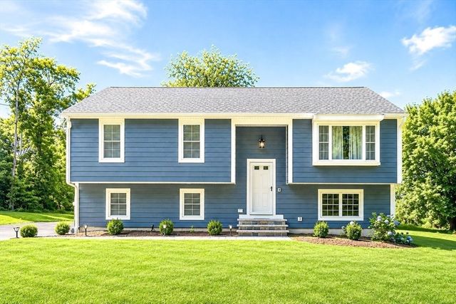 174 Bent St, Franklin, MA 02038