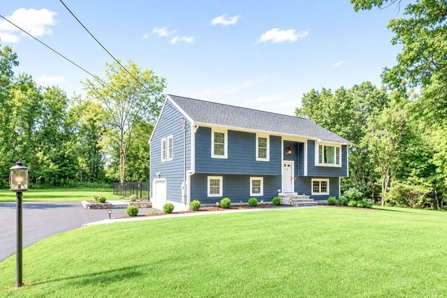 174 Bent St, Franklin, MA 02038