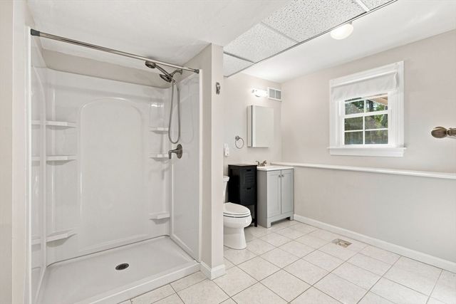 174 Bent St, Franklin, MA 02038