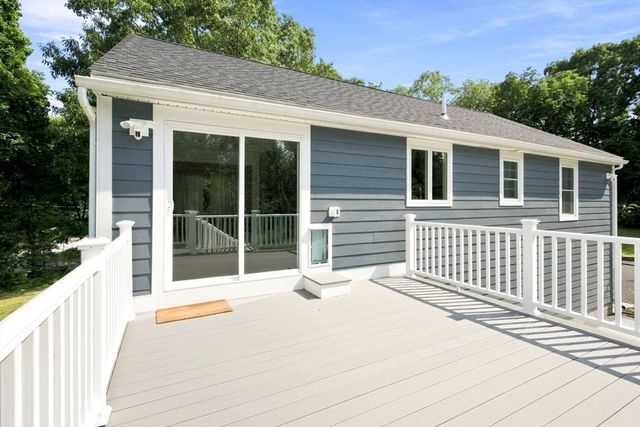 174 Bent St, Franklin, MA 02038