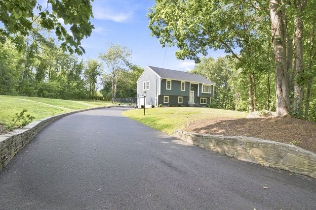 174 Bent St, Franklin, MA 02038
