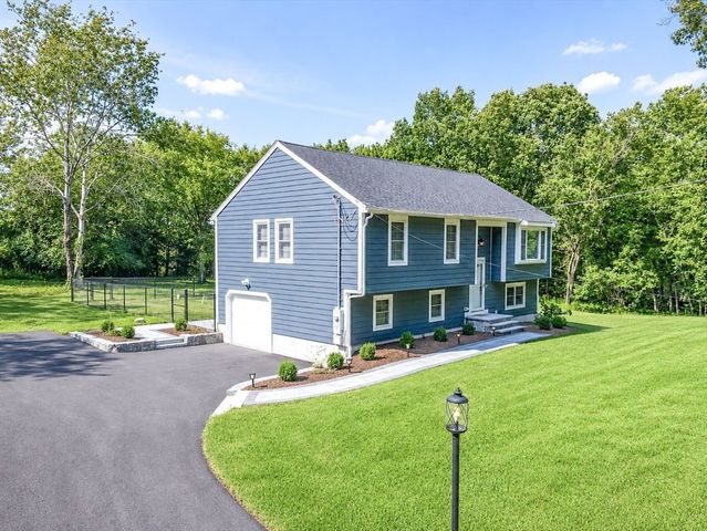 174 Bent St, Franklin, MA 02038