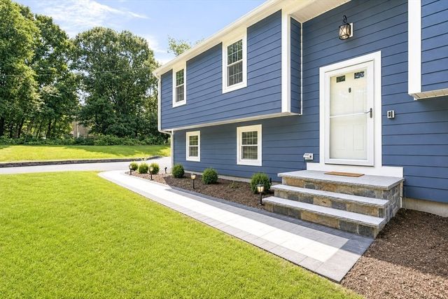 174 Bent St, Franklin, MA 02038