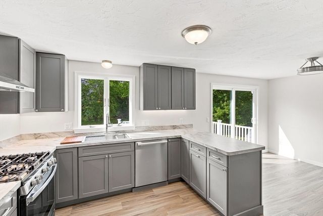 174 Bent St, Franklin, MA 02038