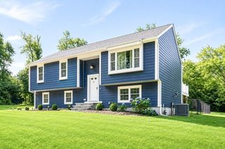 174 Bent St, Franklin, MA 02038