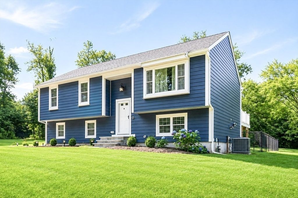 174 Bent St, Franklin, MA 02038