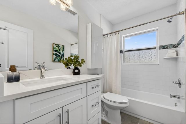 4899 VENETIAN PLACE NE, St Petersburg, FL 33703