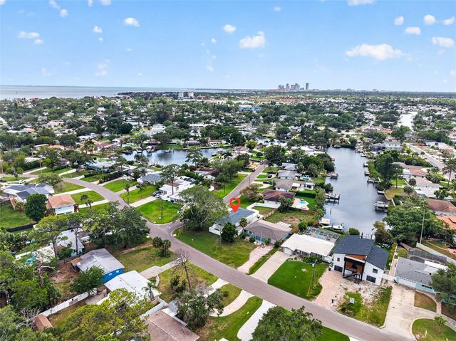 4899 VENETIAN PLACE NE, St Petersburg, FL 33703