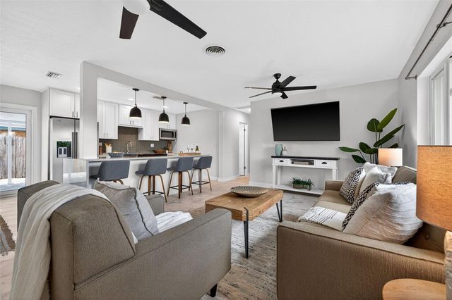 4899 VENETIAN PLACE NE, St Petersburg, FL 33703