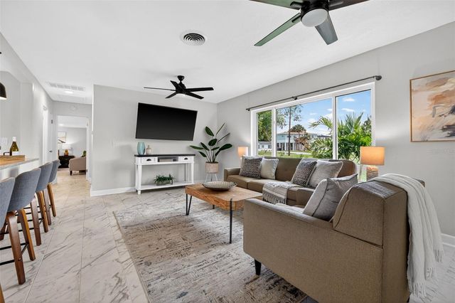 4899 VENETIAN PLACE NE, St Petersburg, FL 33703