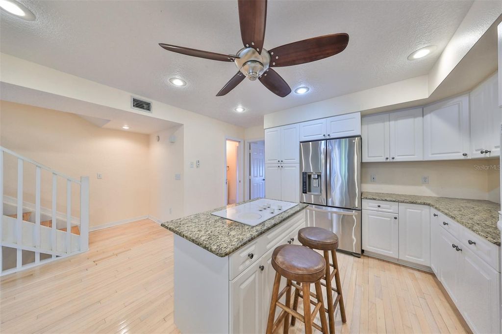 Image 14 of property listing at 521 PINELLAS BAYWAY S 202, St Petersburg, FL 33715