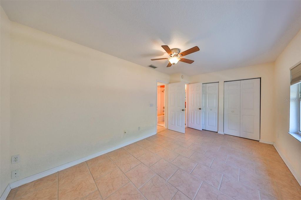 Image 17 of property listing at 521 PINELLAS BAYWAY S 202, St Petersburg, FL 33715